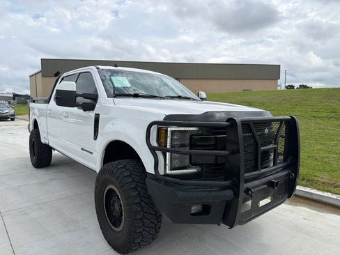 Used 2019 Ford F250 Lariat w/ Lariat Ultimate Package AWD/4WD image 3