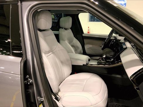 Used 2023 Land Rover Range Rover Sport SE image 8