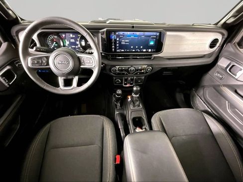 Used 2025 Jeep Wrangler Unlimited Sahara AWD/4WD image 7