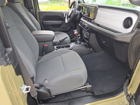 Used 2025 Jeep Wrangler Sport AWD/4WD image 7
