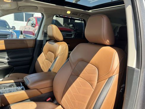 Used 2022 Nissan Pathfinder Platinum w/ Cargo Package image 12