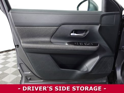 Certified 2025 Nissan Kicks SV w/ Charging Package image 5
