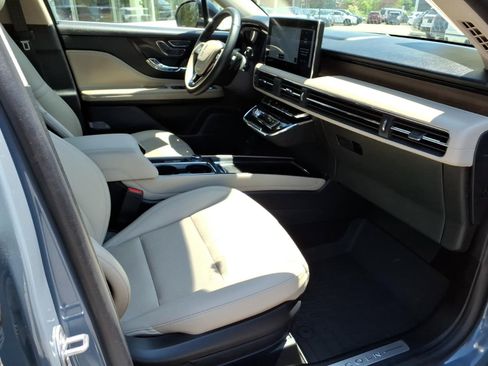 Certified 2025 Lincoln Corsair Reserve AWD/4WD image 29