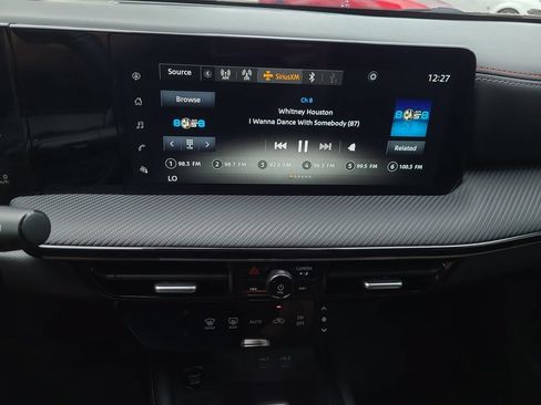 Certified 2025 Nissan Kicks SR FWD image 21
