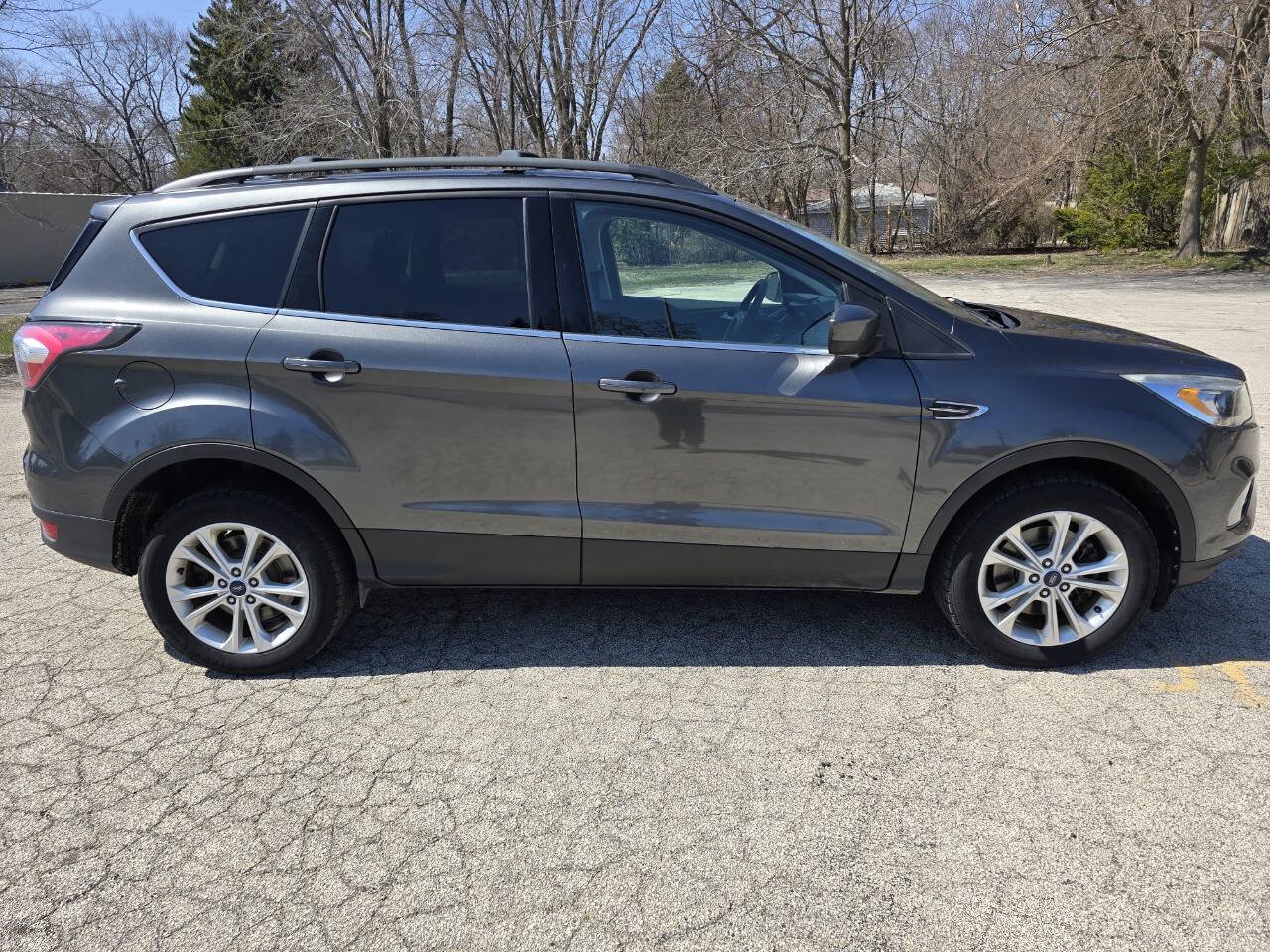 Used 2017 Ford Escape SE w/ Equipment Group 201A AWD/4WD image 4