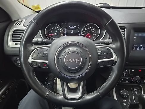 Used 2019 Jeep Compass Latitude AWD/4WD image 18