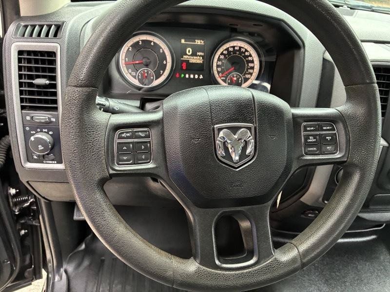 Used 2017 RAM 1500 Express RWD image 28