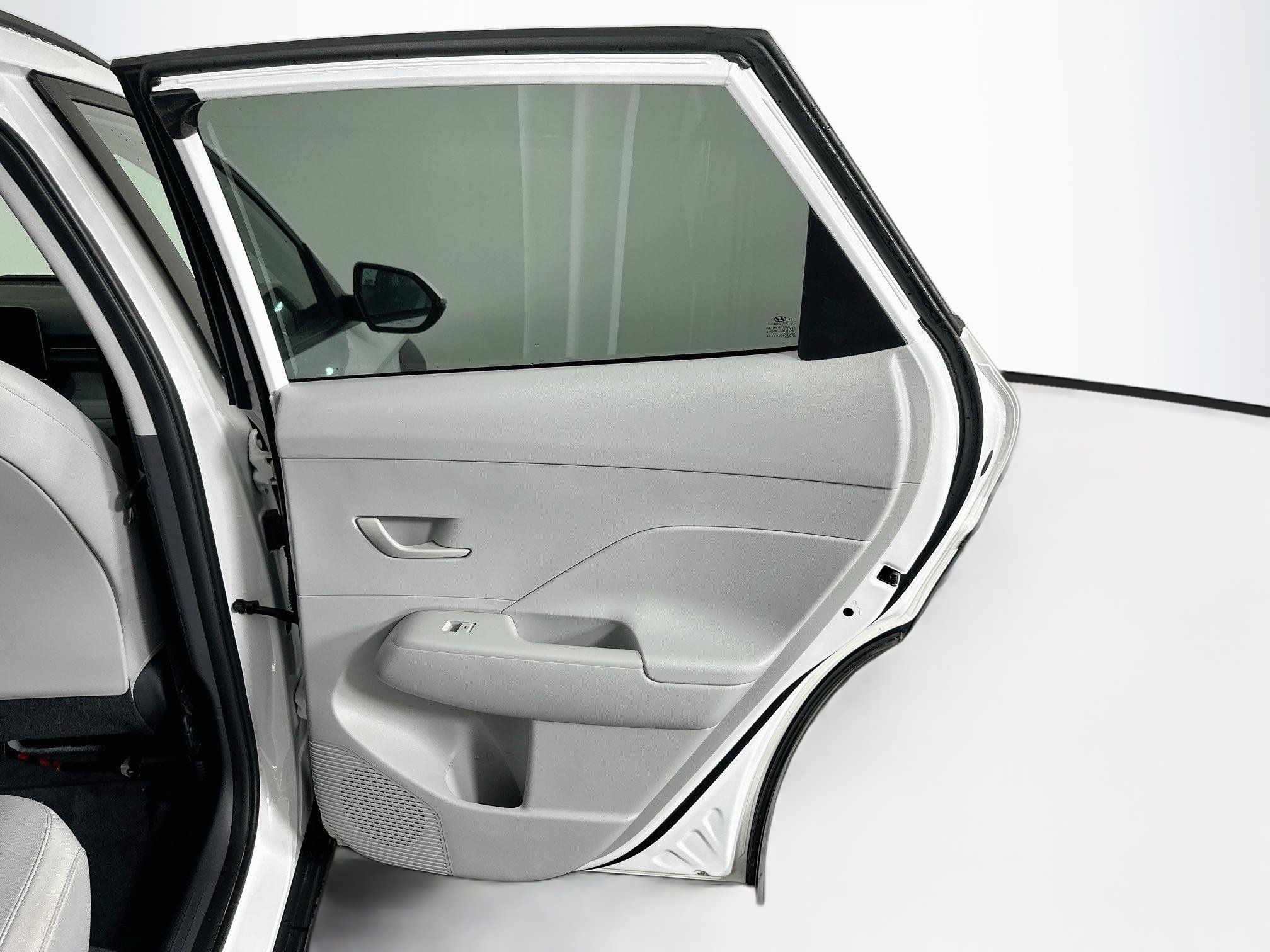Used 2025 Hyundai Kona SEL FWD image 30