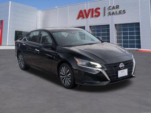 Used 2025 Nissan Altima 2.5 SV FWD image 3