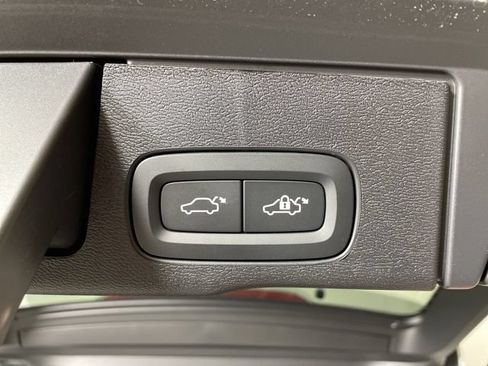 Certified 2025 Volvo XC60 T8 Plus w/ Protection Package Premier AWD/4WD image 18