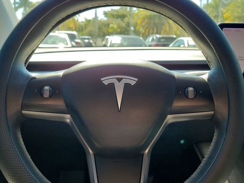 Used 2022 Tesla Model Y Performance image 28