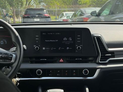 Used 2025 Kia Sportage LX image 20