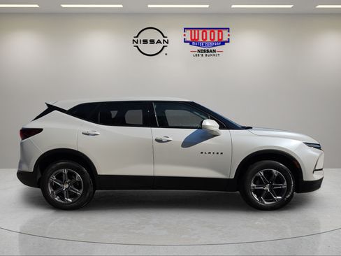 Used 2024 Chevrolet Blazer LT AWD/4WD image 2