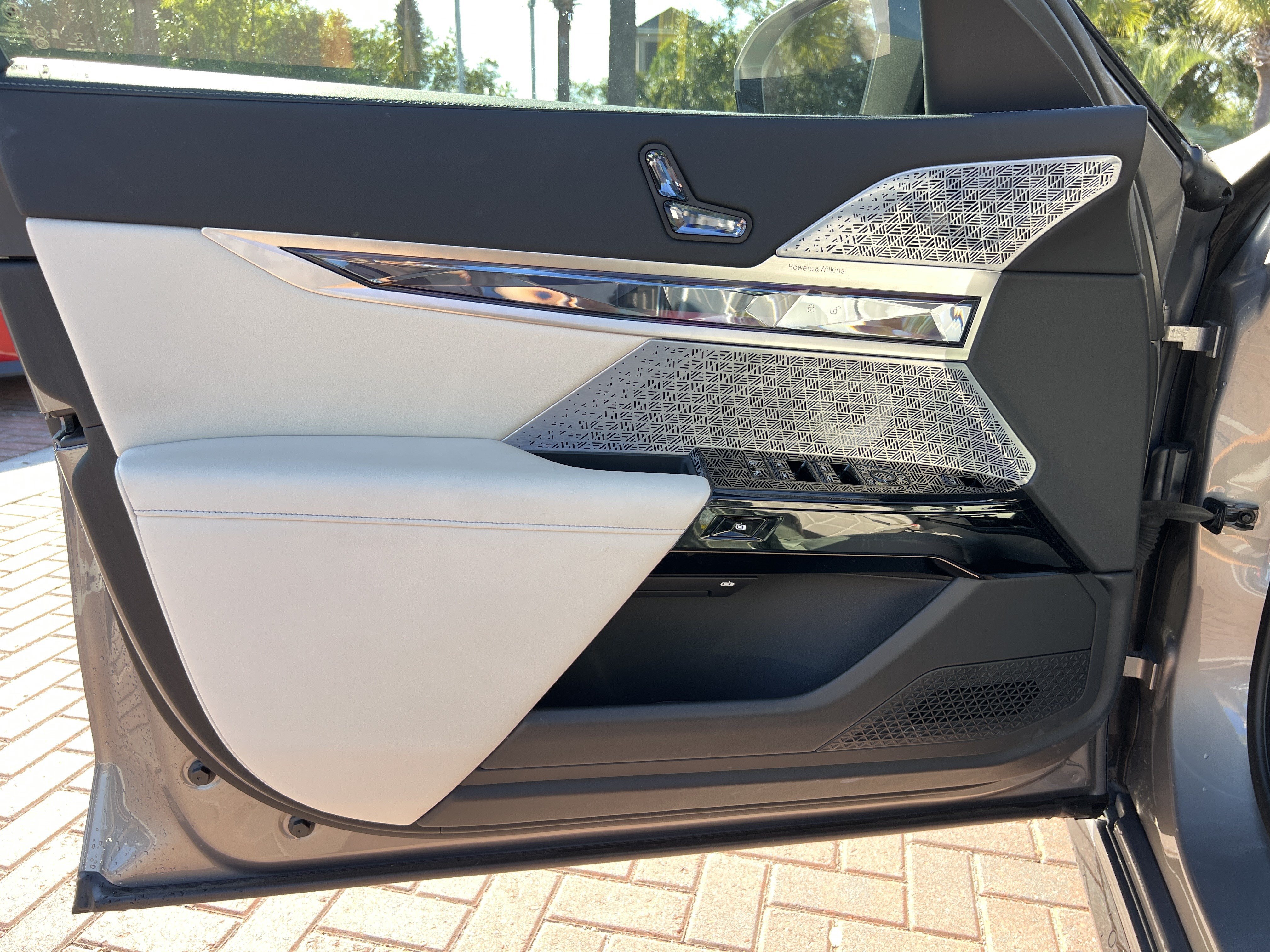 Used 2024 BMW i7 eDrive50 w/ M Sport Package RWD image 14