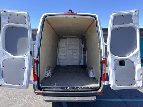 Used 2022 Mercedes-Benz Sprinter 2500 image 21
