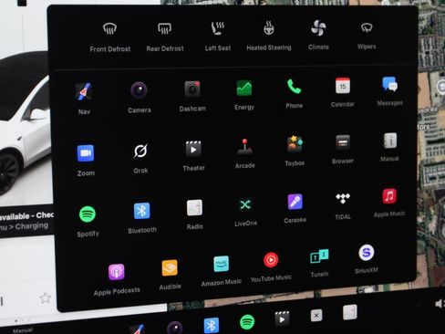 Used 2023 Tesla Model Y Long Range image 32