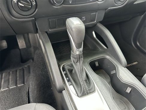 Used 2024 Nissan Frontier SV image 20
