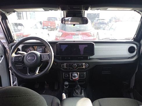 Used 2024 Jeep Gladiator Sport image 8