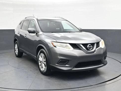 Used 2015 Nissan Rogue SV w/ SV Premium Package FWD image 2