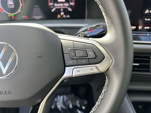 New 2025 Volkswagen Tiguan SE image 18