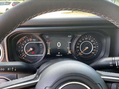 Used 2025 Jeep Gladiator Sport w/ Premium Package AWD/4WD image 48
