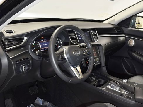Certified 2025 INFINITI QX50 Luxe image 12