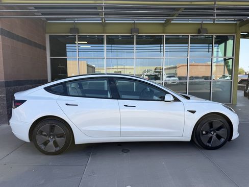 Used 2021 Tesla Model 3 Standard Range Plus RWD image 9