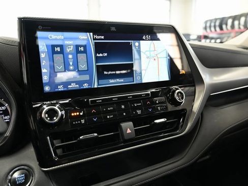 Used 2022 Toyota Highlander Platinum image 17
