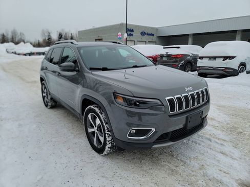 Used 2019 Jeep Cherokee Limited w/ Luxury Group image 2