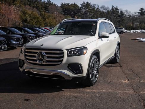 Used 2024 Mercedes-Benz GLS 450 4MATIC image 11