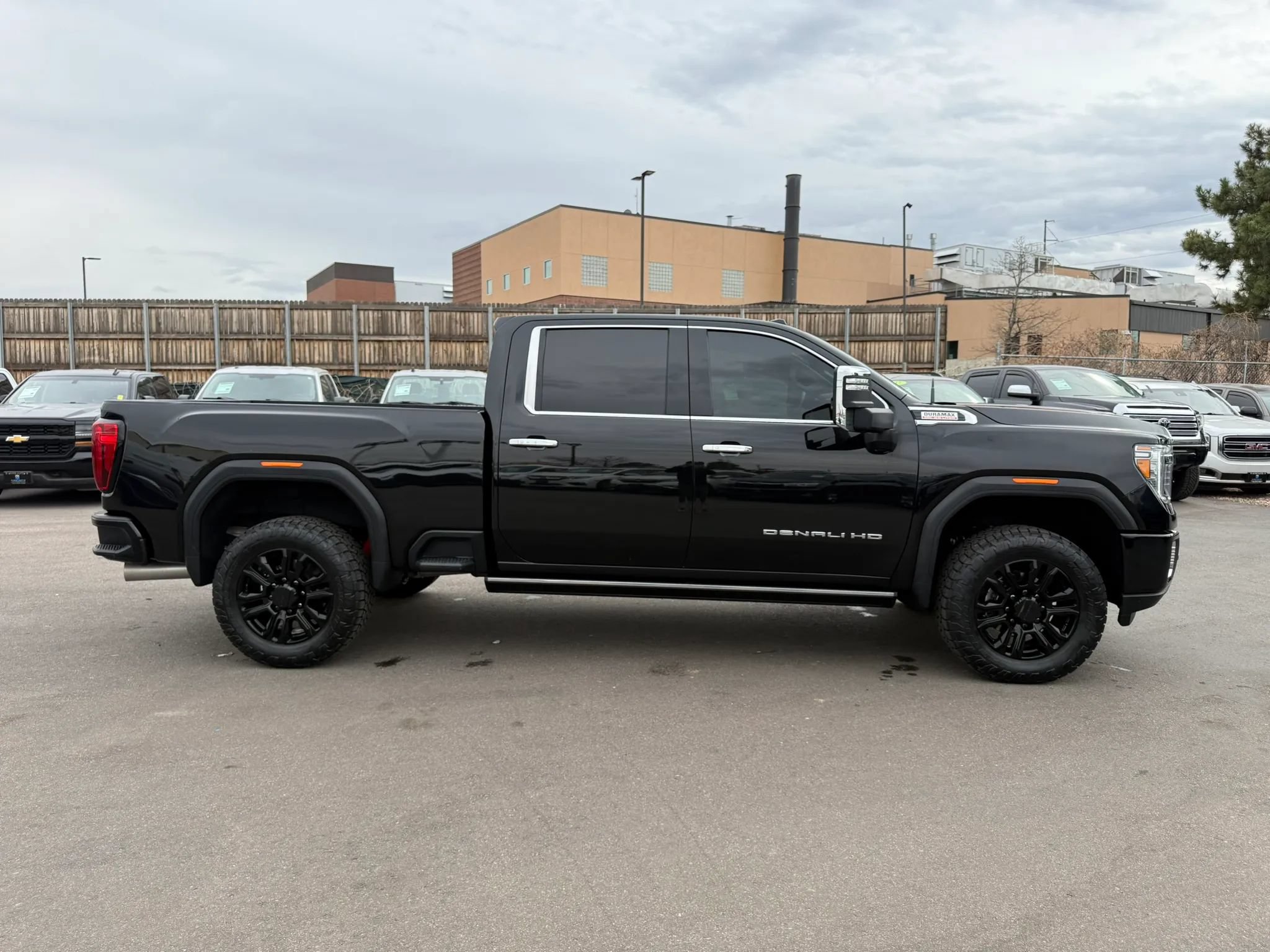 Used 2022 GMC Sierra 2500 Denali w/ Denali Black Diamond Edition AWD/4WD image 8
