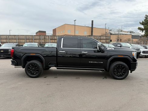 Used 2022 GMC Sierra 2500 Denali w/ Denali Black Diamond Edition image 8