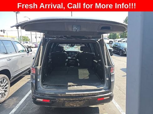 Used 2023 Jeep Wagoneer Series II AWD/4WD image 31