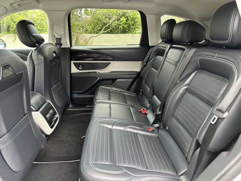 Used 2025 Lincoln Nautilus Reserve AWD/4WD image 17