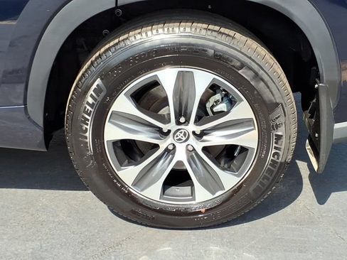 Used 2026 Toyota Highlander XLE AWD/4WD image 7
