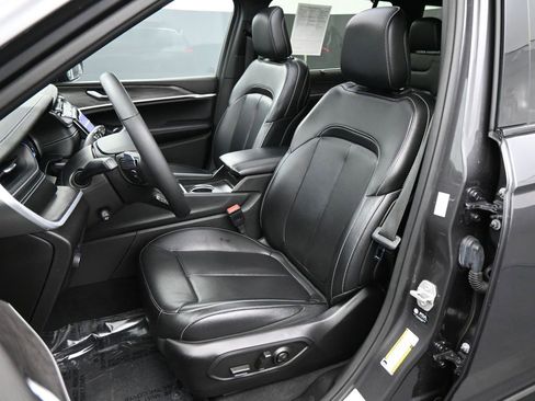 Used 2024 Jeep Grand Cherokee L Limited w/ Luxury Tech Group II image 18