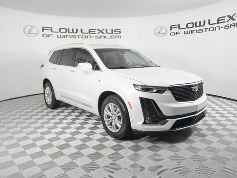 Used 2025 Cadillac XT6 Luxury FWD image 3
