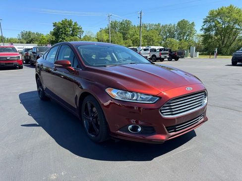 Used 2016 Ford Fusion SE w/ Equipment Group 201A FWD image 3