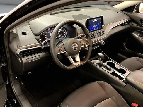 Used 2024 Nissan Altima 2.5 SV FWD image 17