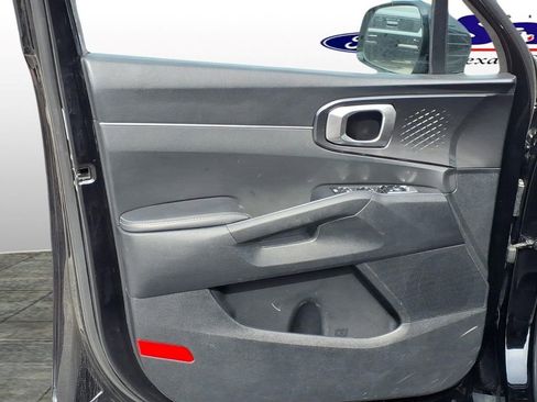 Used 2025 Kia Sorento S w/ Panoramic Sunroof Package image 12
