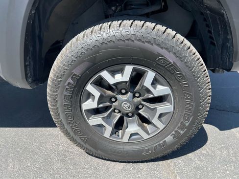 Used 2022 Toyota Tacoma TRD Off-Road w/ TRD Premium Off Road Package AWD/4WD image 16