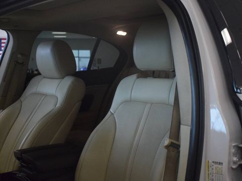 Used 2013 Lincoln MKS AWD image 51