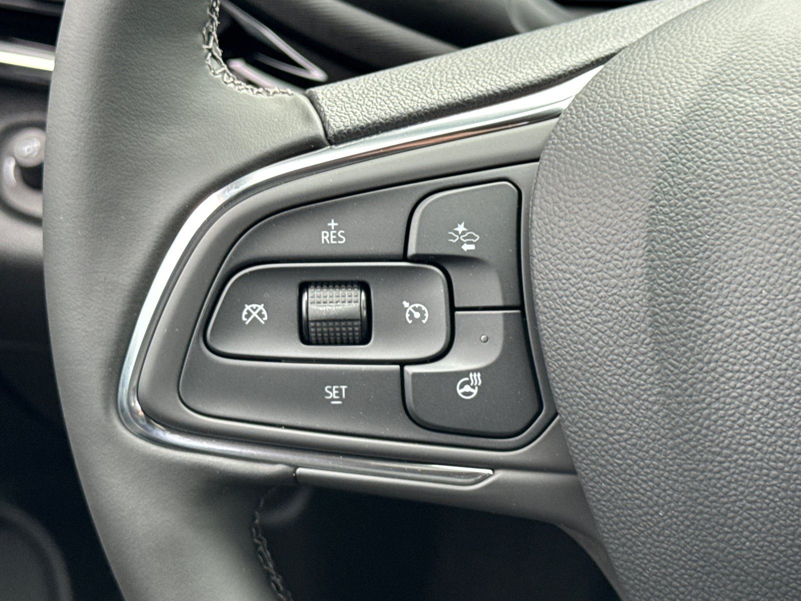 Used 2026 Buick Envista Sport Touring w/ Convenience I Package FWD image 25
