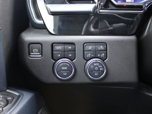 Used 2022 Chevrolet Silverado 1500 High Country w/ Z71 Off-Road Package AWD/4WD image 22