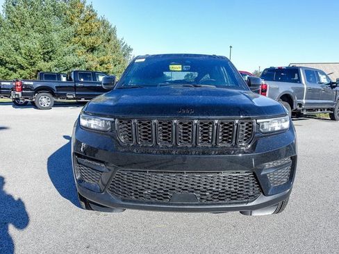 New 2025 Jeep Grand Cherokee Altitude image 3
