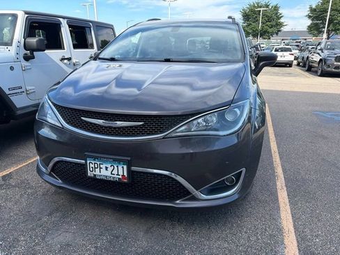 Used 2020 Chrysler Pacifica Touring-L Plus FWD image 2