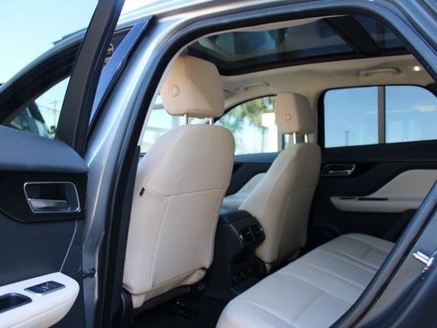 Used 2020 Jaguar F-PACE Premium image 26