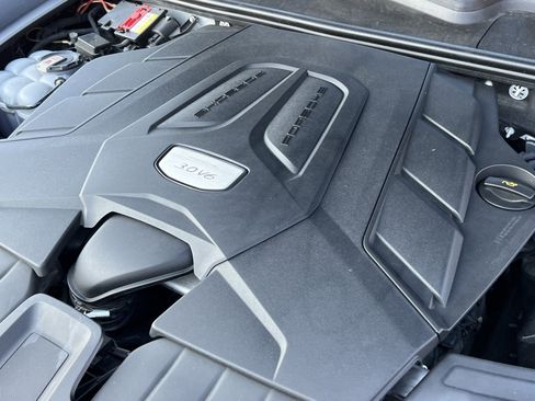 Certified 2021 Porsche Cayenne Coupe image 37