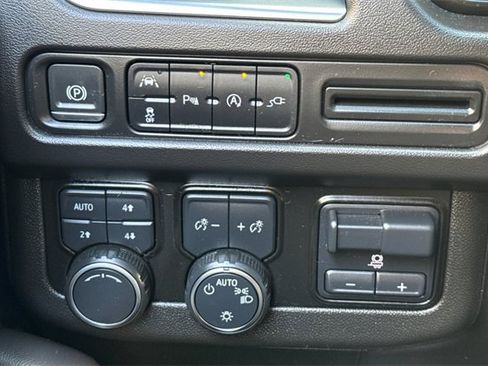 Used 2021 Chevrolet Suburban LT w/ LT Signature Package image 40