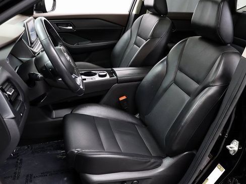 Used 2022 Nissan Rogue SV w/ SV Premium Package image 9